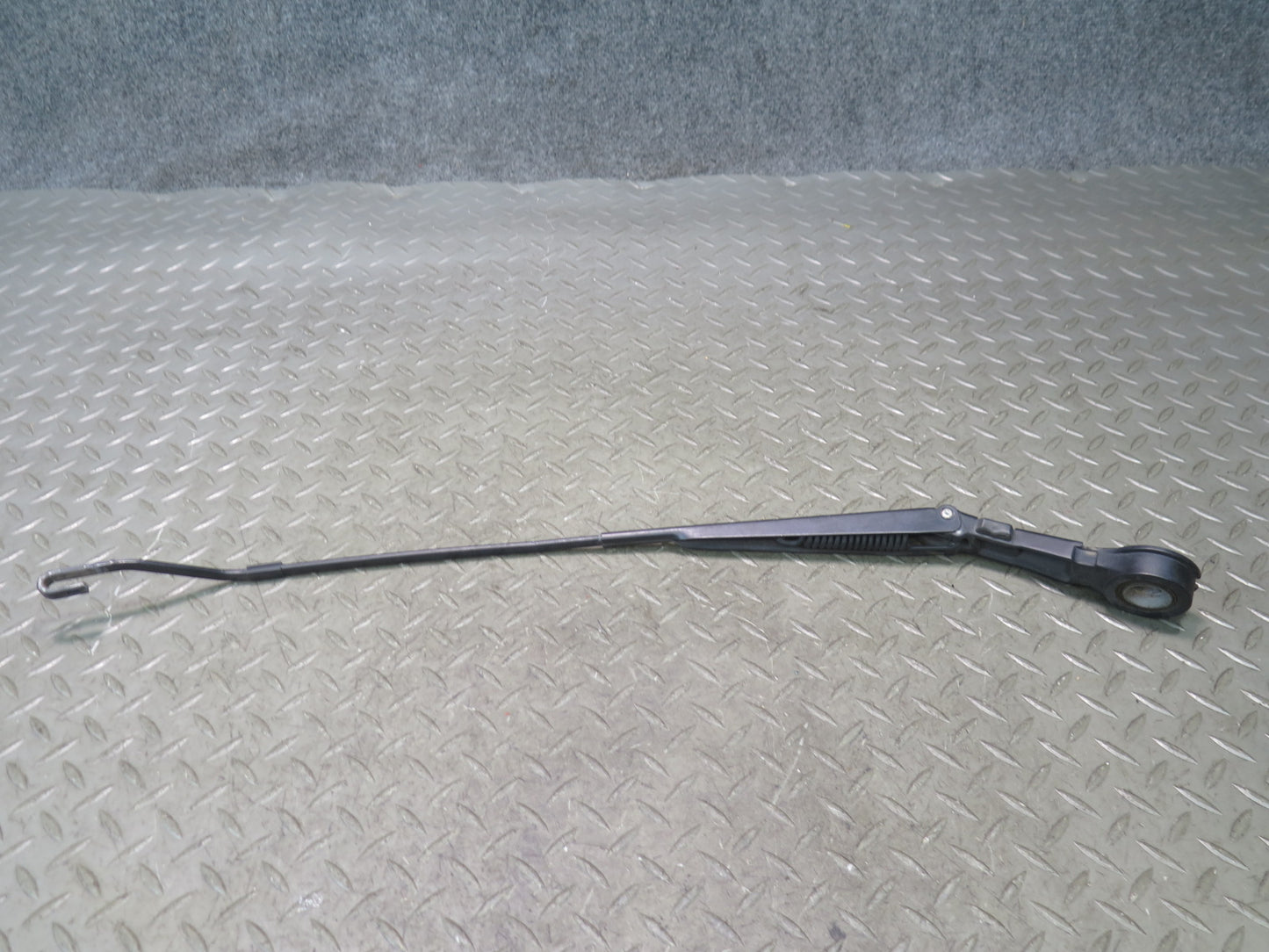 95-00 Toyota Celsior UCF20 RHD Front Left & Right Windshield Wiper Arm Set OEM