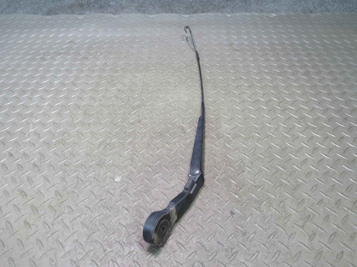 95-00 Toyota Celsior UCF20 RHD Front Left & Right Windshield Wiper Arm Set OEM
