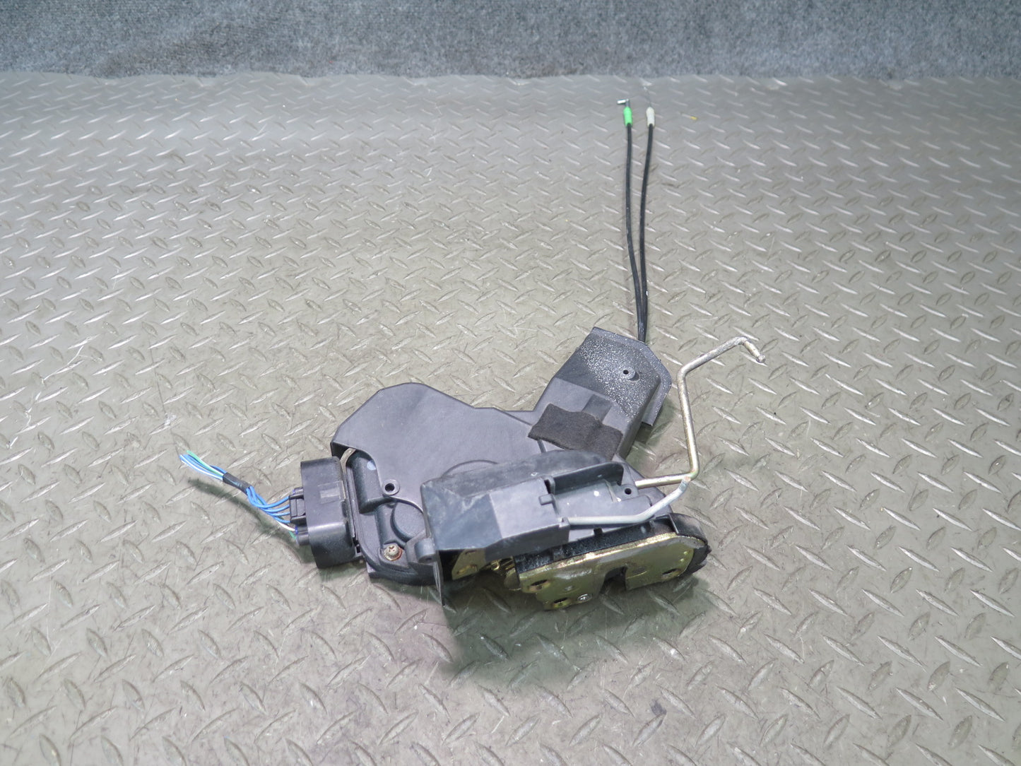 00-05 Toyota MR2 Spyder ZZW30L Left Door Lock Latch Actuator OEM