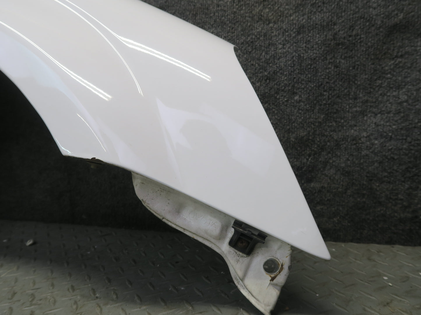 00-05 Toyota MR2 Spyder ZZW30L Front Right Fender Shell Panel Cover White OEM