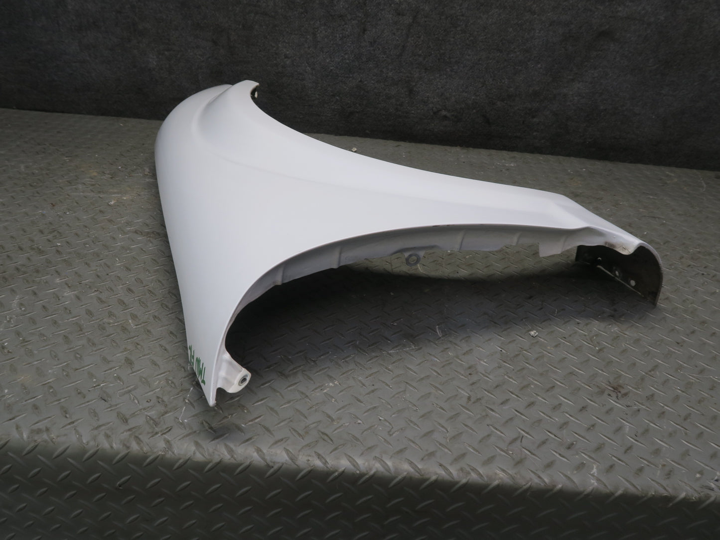 00-05 Toyota MR2 Spyder ZZW30L Front Right Fender Shell Panel Cover White OEM