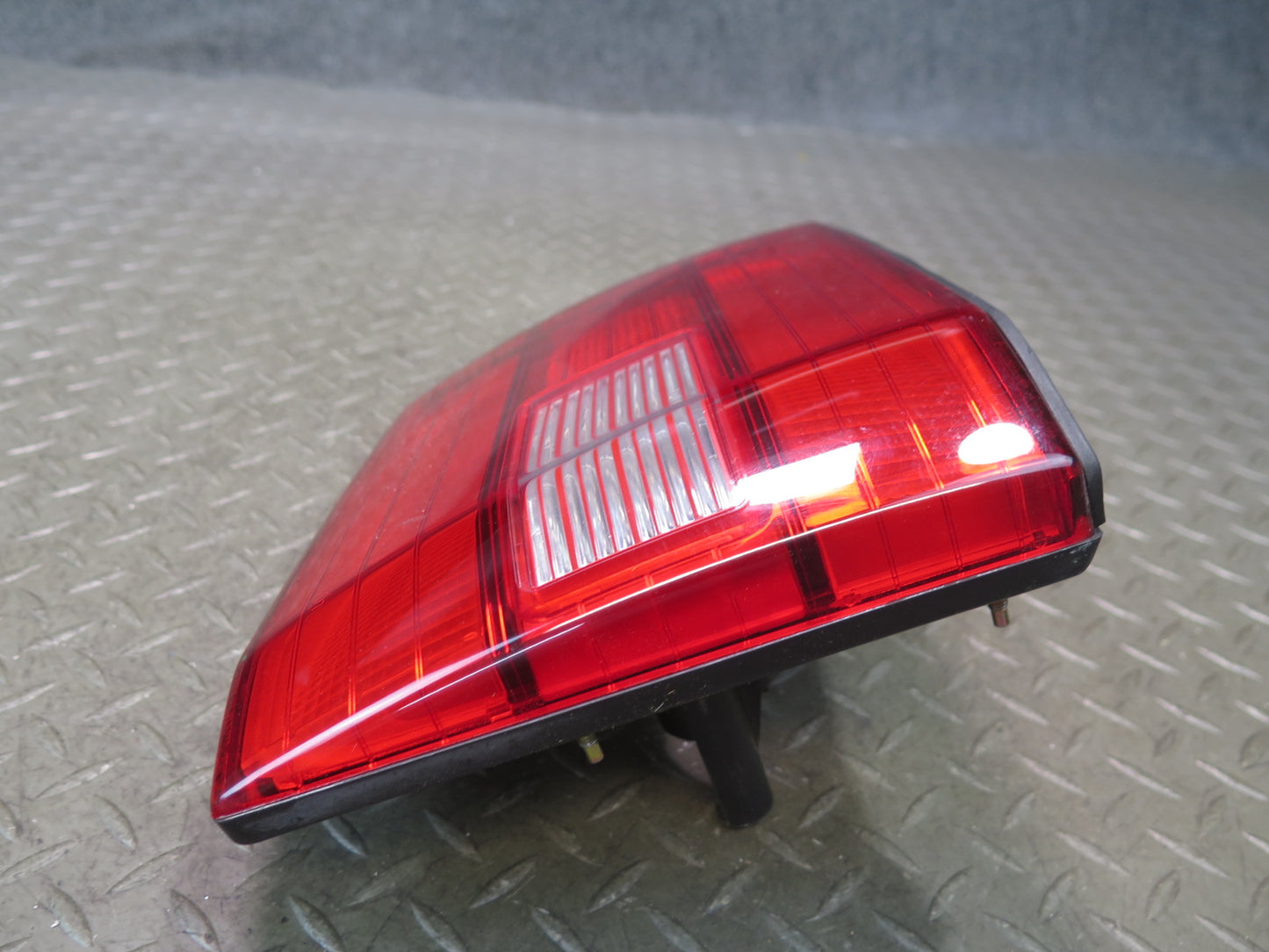 95-97 Toyota Celsior UCF20 RHD Rear Left Inner Tail Light Lamp 81498-50020 OEM