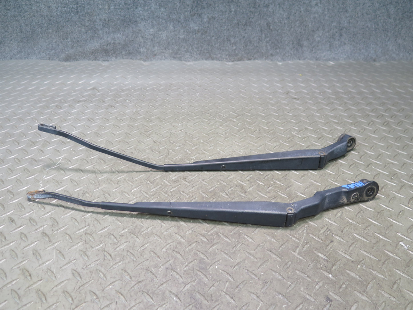 00-05 Toyota MR2 Spyder ZZW30L Set of 2 Front Left & Right Wiper Arm OEM