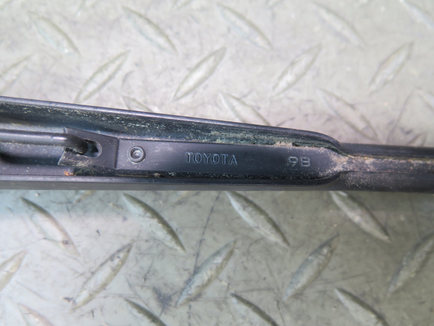 00-05 Toyota MR2 Spyder ZZW30L Set of 2 Front Left & Right Wiper Arm OEM