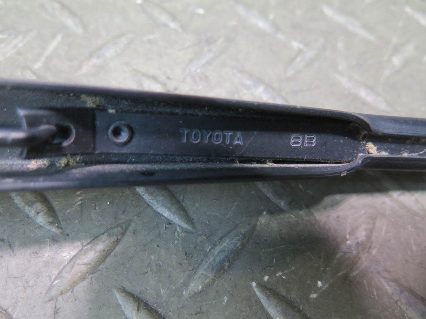 00-05 Toyota MR2 Spyder ZZW30L Set of 2 Front Left & Right Wiper Arm OEM