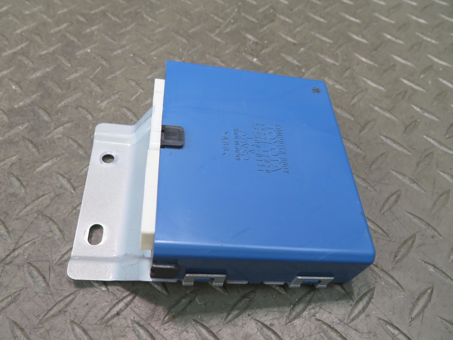 00-05 Toyota MR2 Spyder ZZW30L Multiplex Body Control Module 89221-17020 OEM