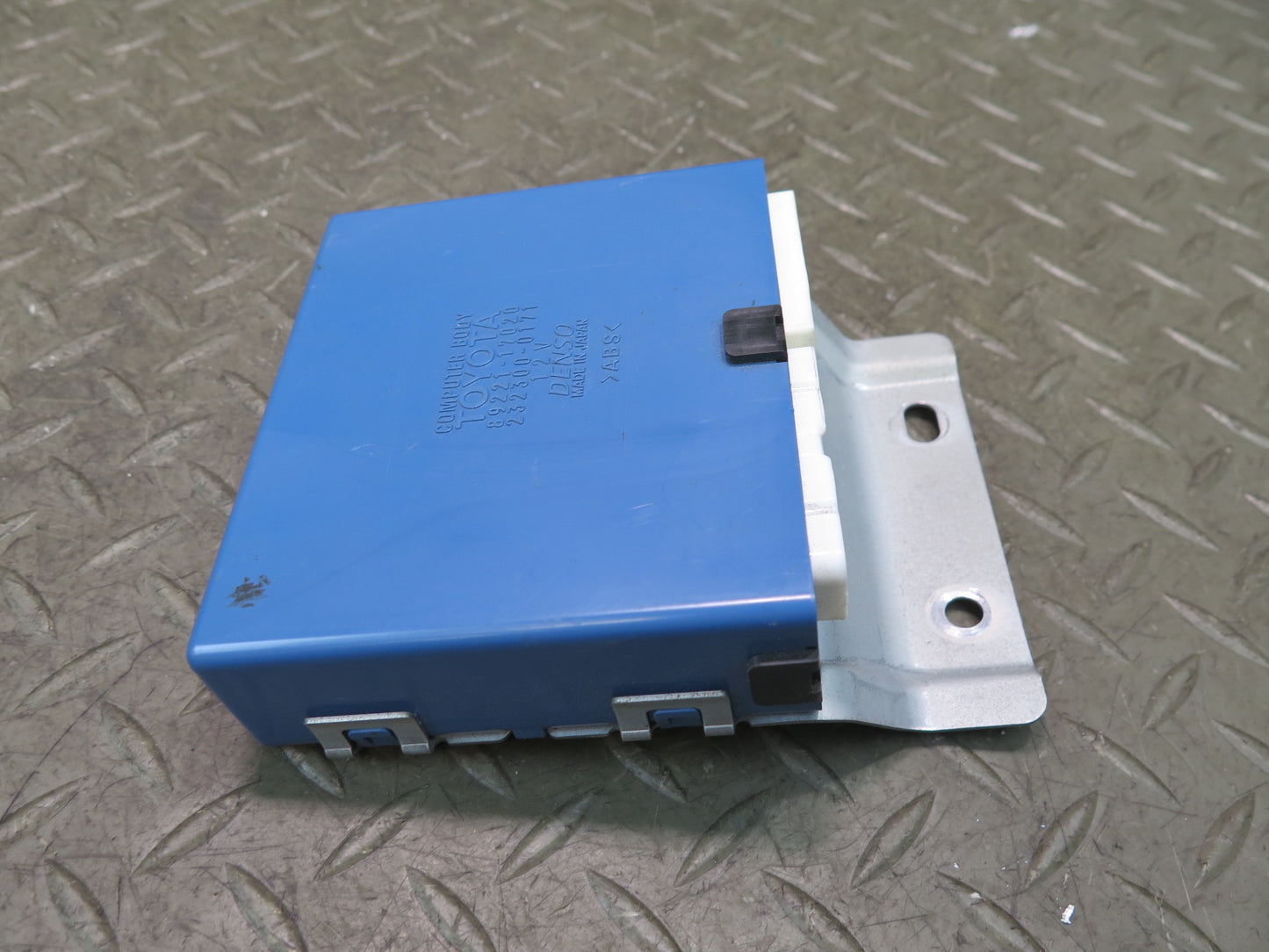 00-05 Toyota MR2 Spyder ZZW30L Multiplex Body Control Module 89221-17020 OEM