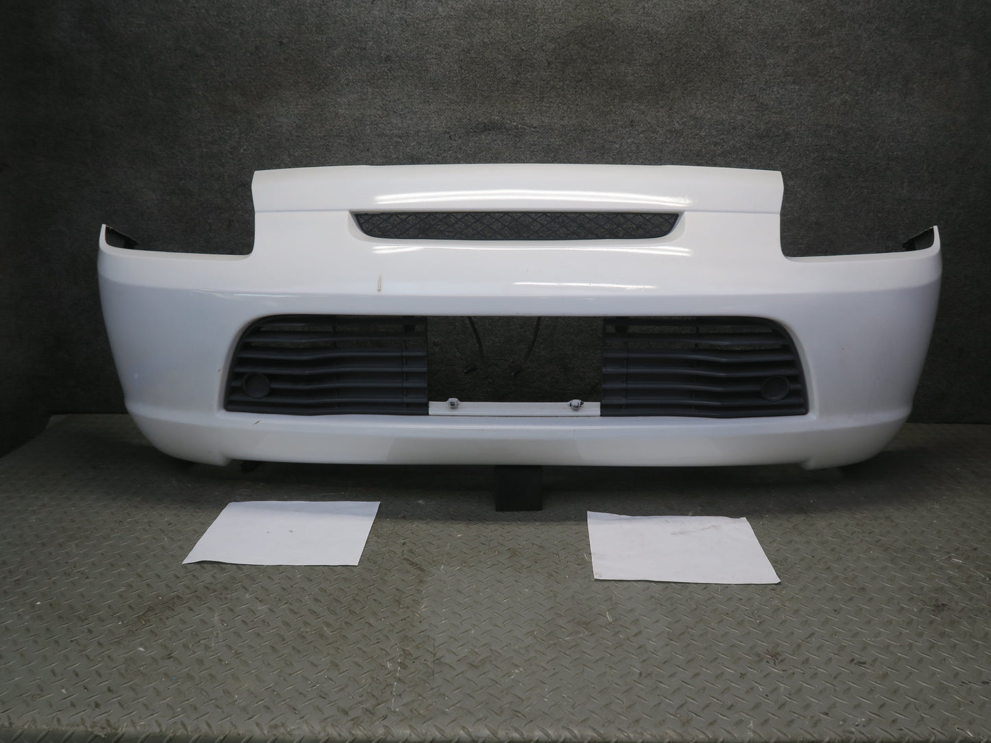 00-02 Toyota MR2 Spyder ZZW30L Rear Bumper Cover Super White OEM