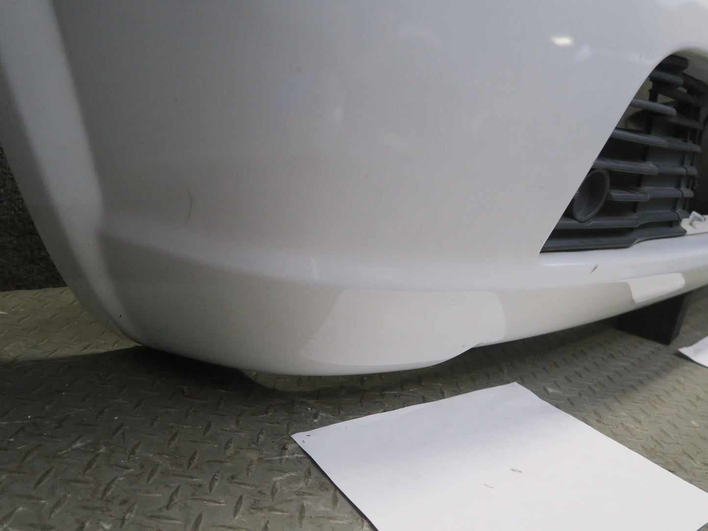 00-02 Toyota MR2 Spyder ZZW30L Rear Bumper Cover Super White OEM