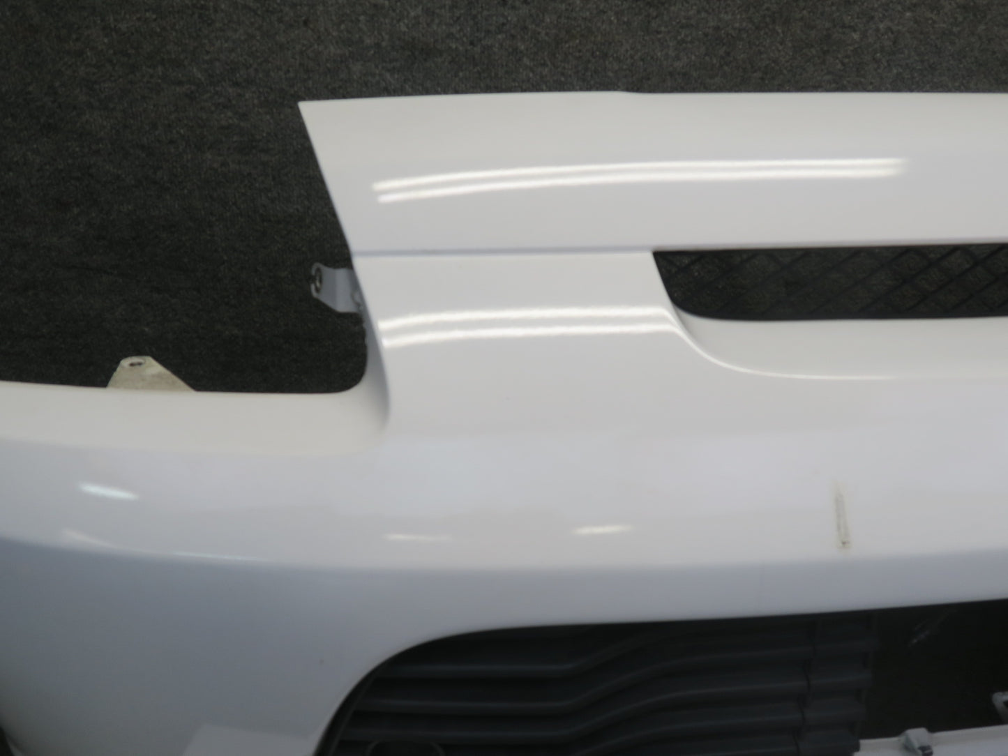 00-02 Toyota MR2 Spyder ZZW30L Rear Bumper Cover Super White OEM