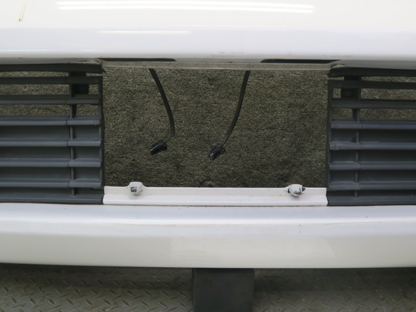 00-02 Toyota MR2 Spyder ZZW30L Rear Bumper Cover Super White OEM