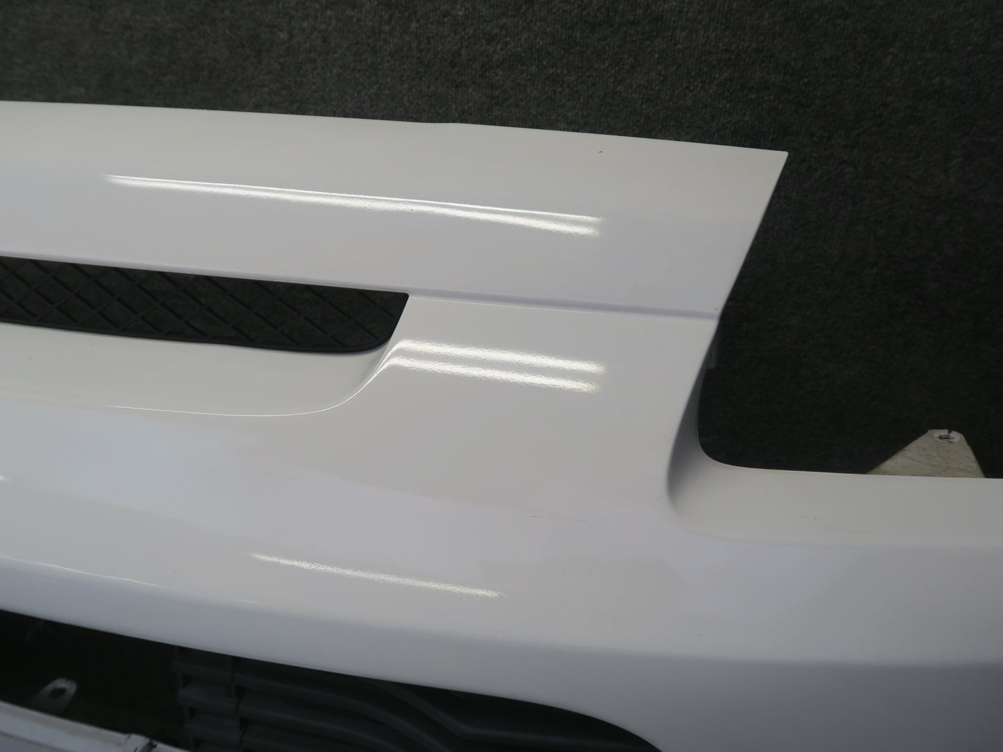 00-02 Toyota MR2 Spyder ZZW30L Rear Bumper Cover Super White OEM