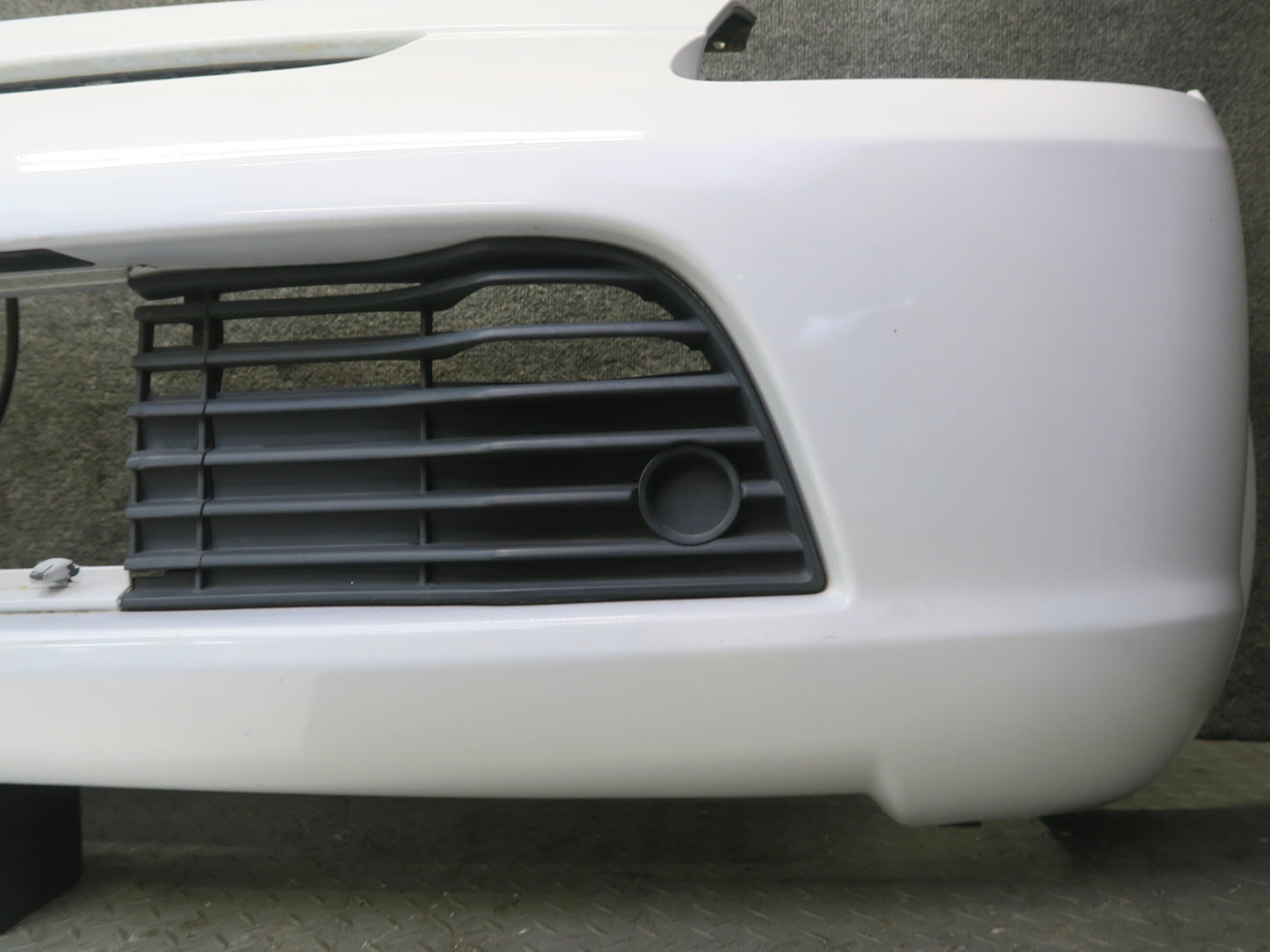 00-02 Toyota MR2 Spyder ZZW30L Rear Bumper Cover Super White OEM