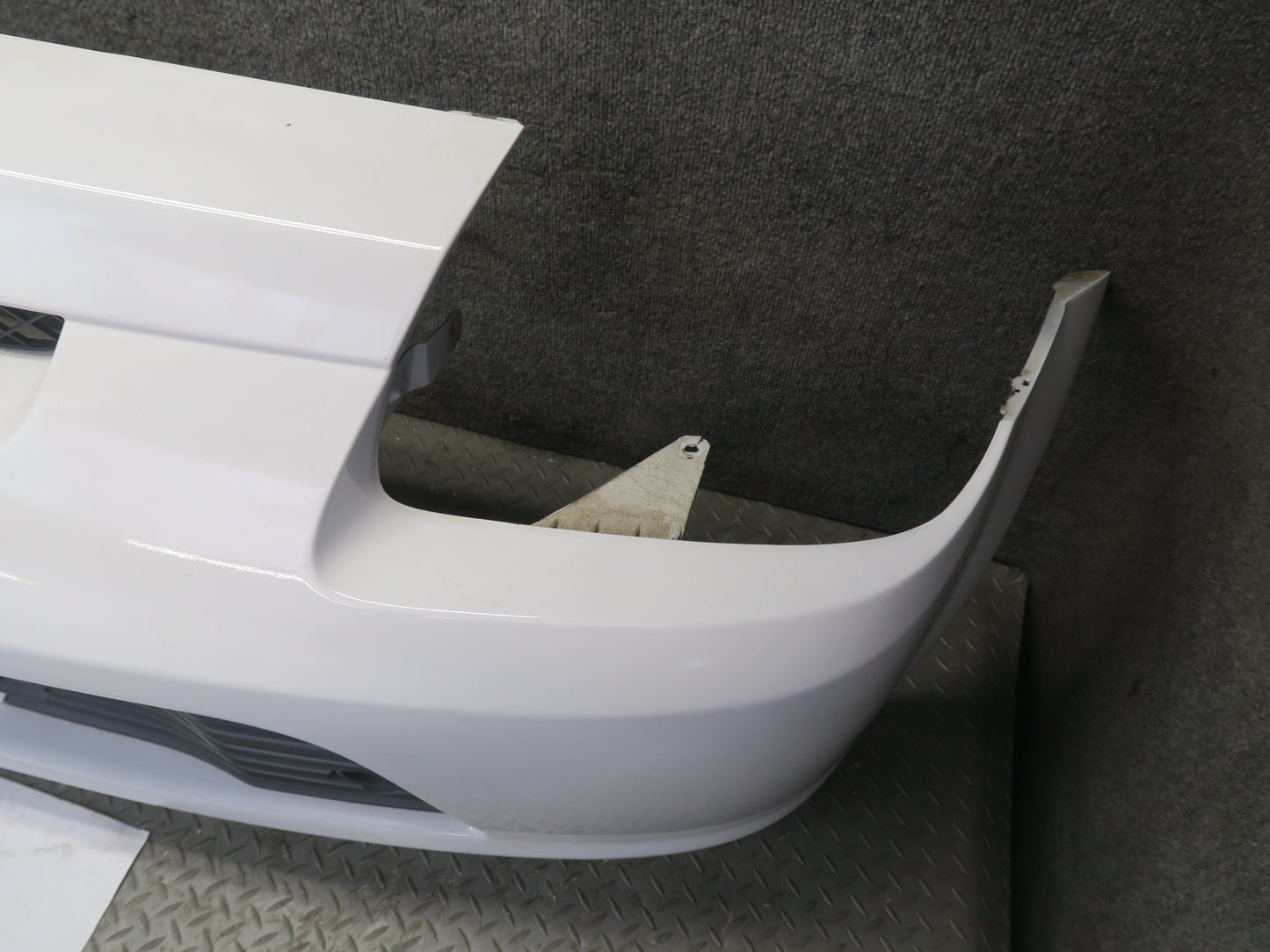 00-02 Toyota MR2 Spyder ZZW30L Rear Bumper Cover Super White OEM