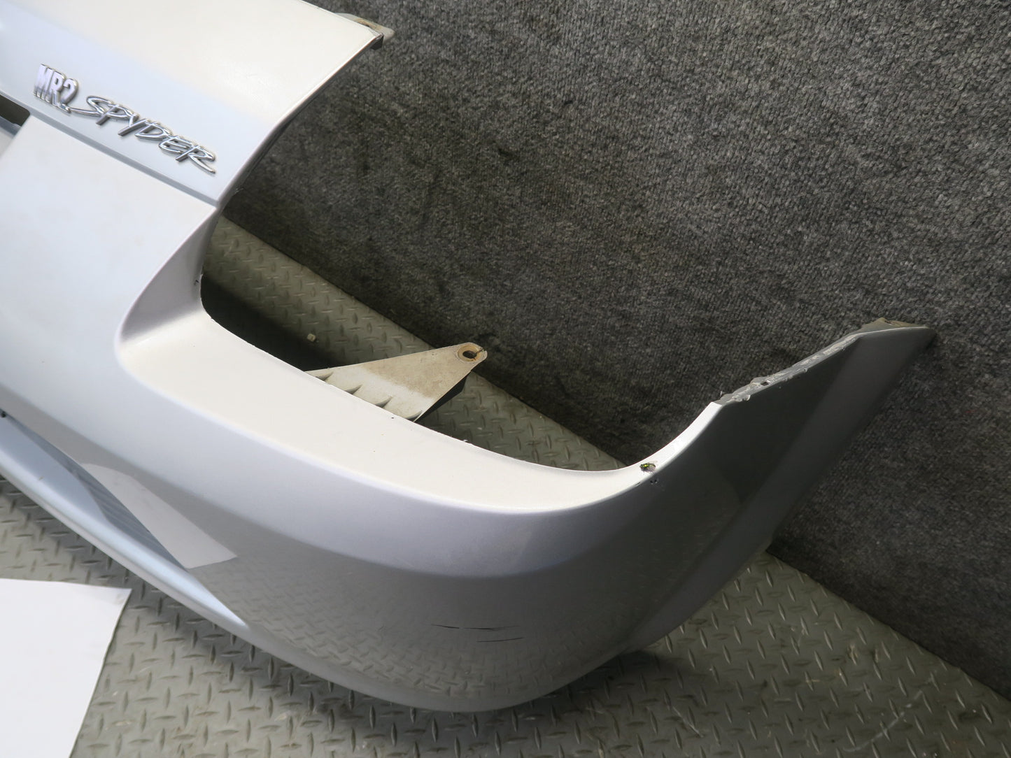 00-02 Toyota MR2 Spyder ZZW30L Rear Bumper Cover Silver OEM