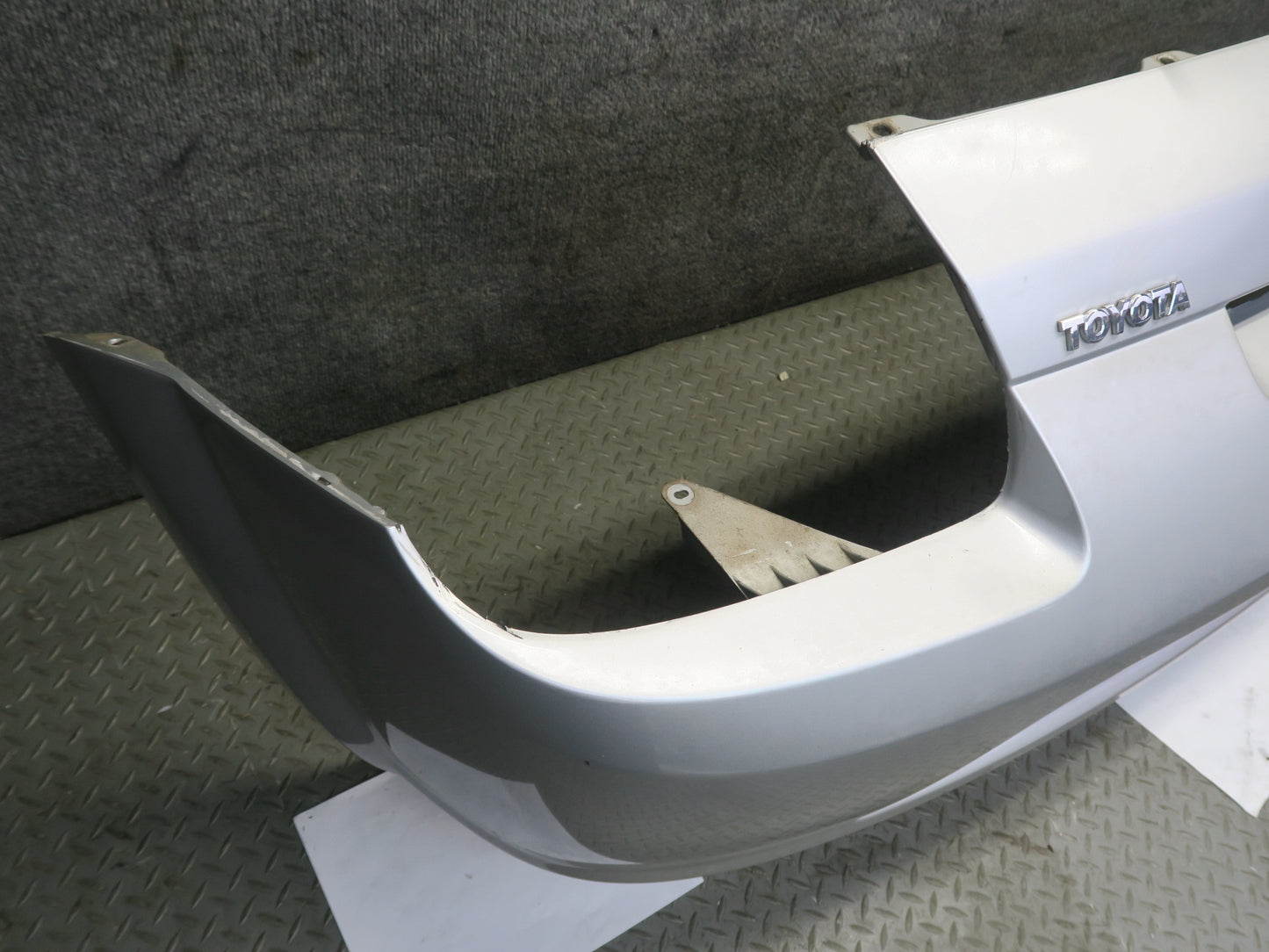 00-02 Toyota MR2 Spyder ZZW30L Rear Bumper Cover Silver OEM