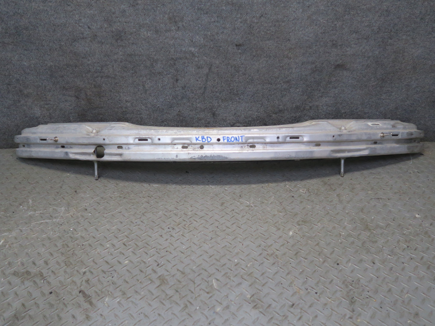 2001-2006 BMW E46 3-SERIES Front Bumper Impact Renforcement Bar 8195300