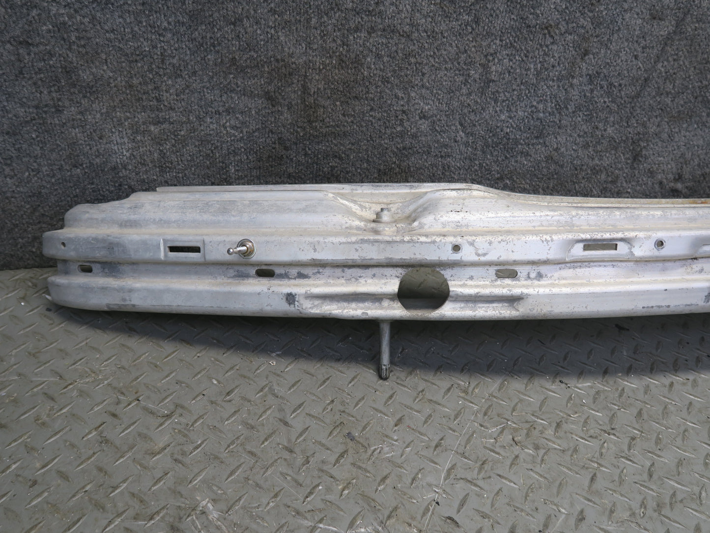 2001-2006 BMW E46 3-SERIES Front Bumper Impact Renforcement Bar 8195300