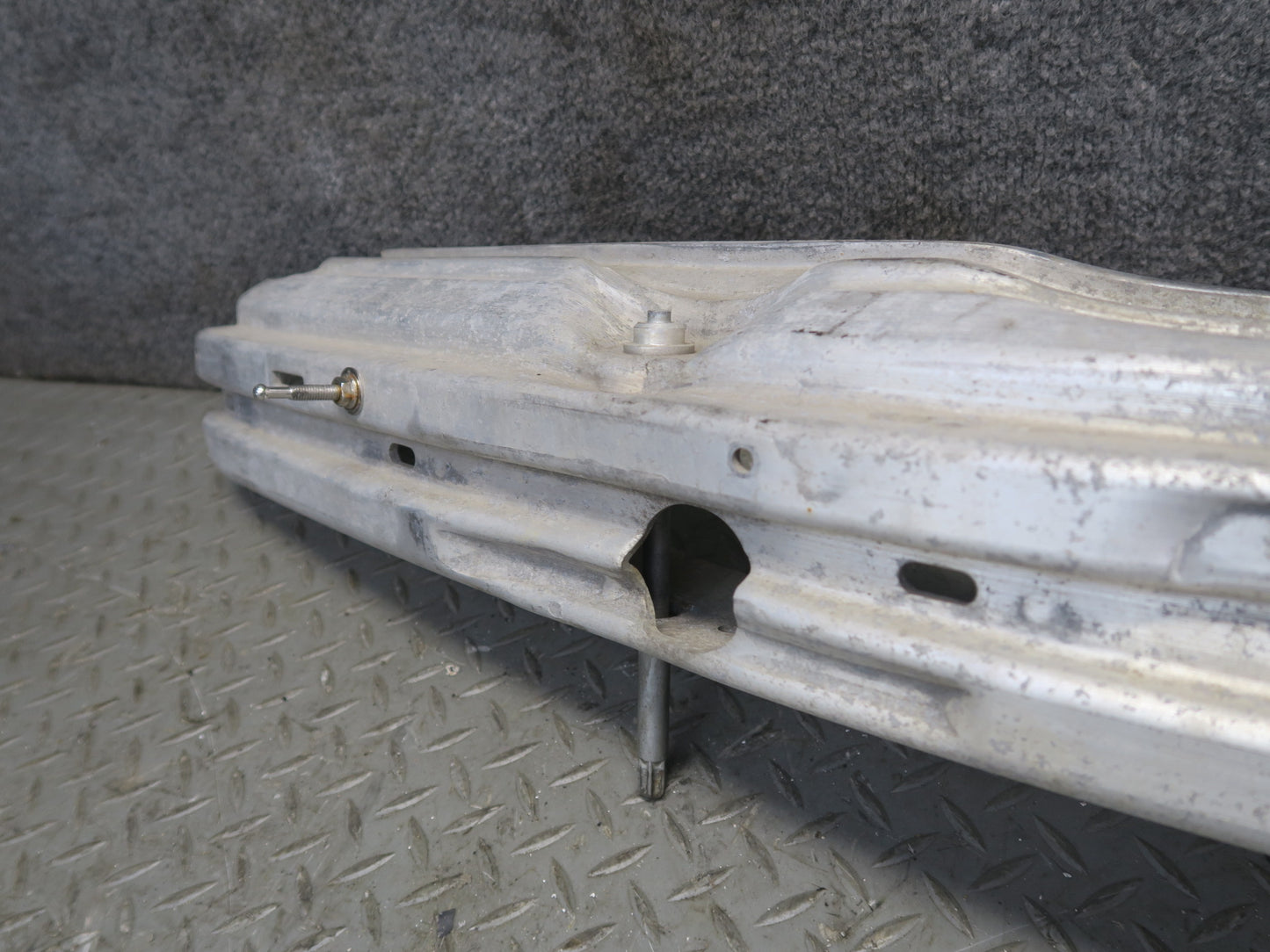 2001-2006 BMW E46 3-SERIES Front Bumper Impact Renforcement Bar 8195300
