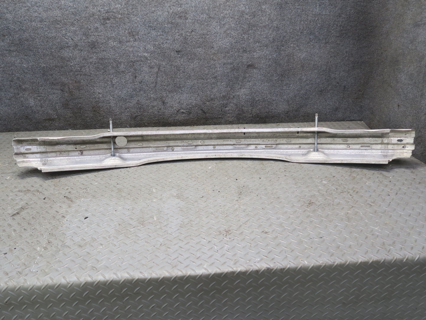2001-2006 BMW E46 3-SERIES Front Bumper Impact Renforcement Bar 8195300