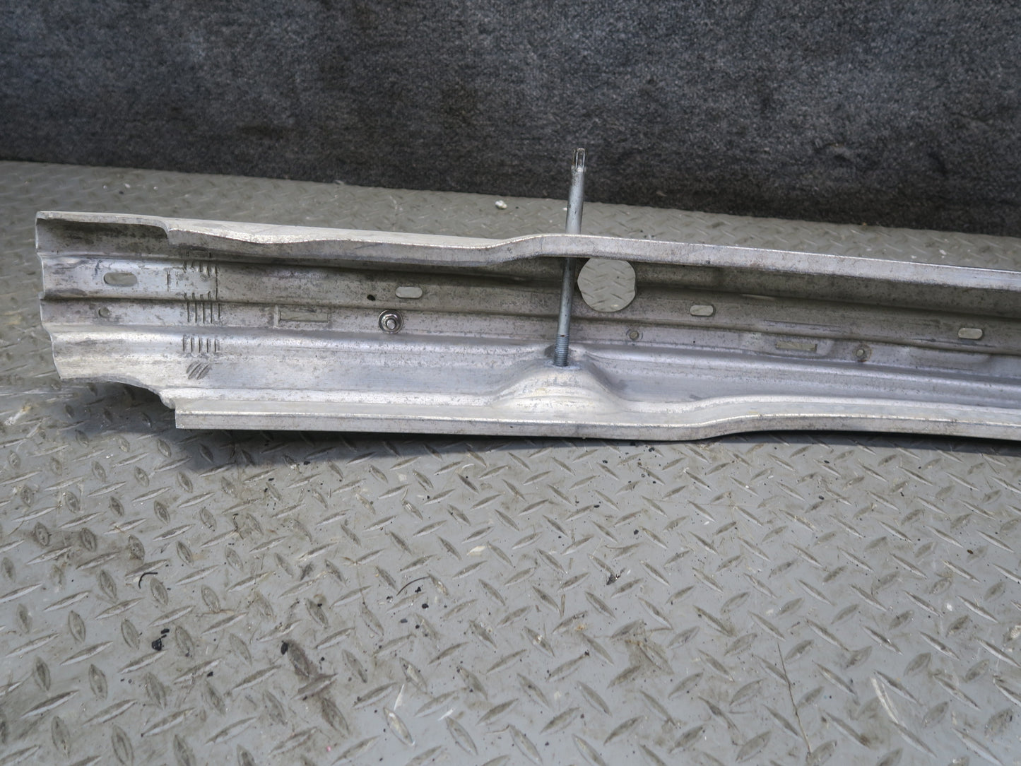 2001-2006 BMW E46 3-SERIES Front Bumper Impact Renforcement Bar 8195300