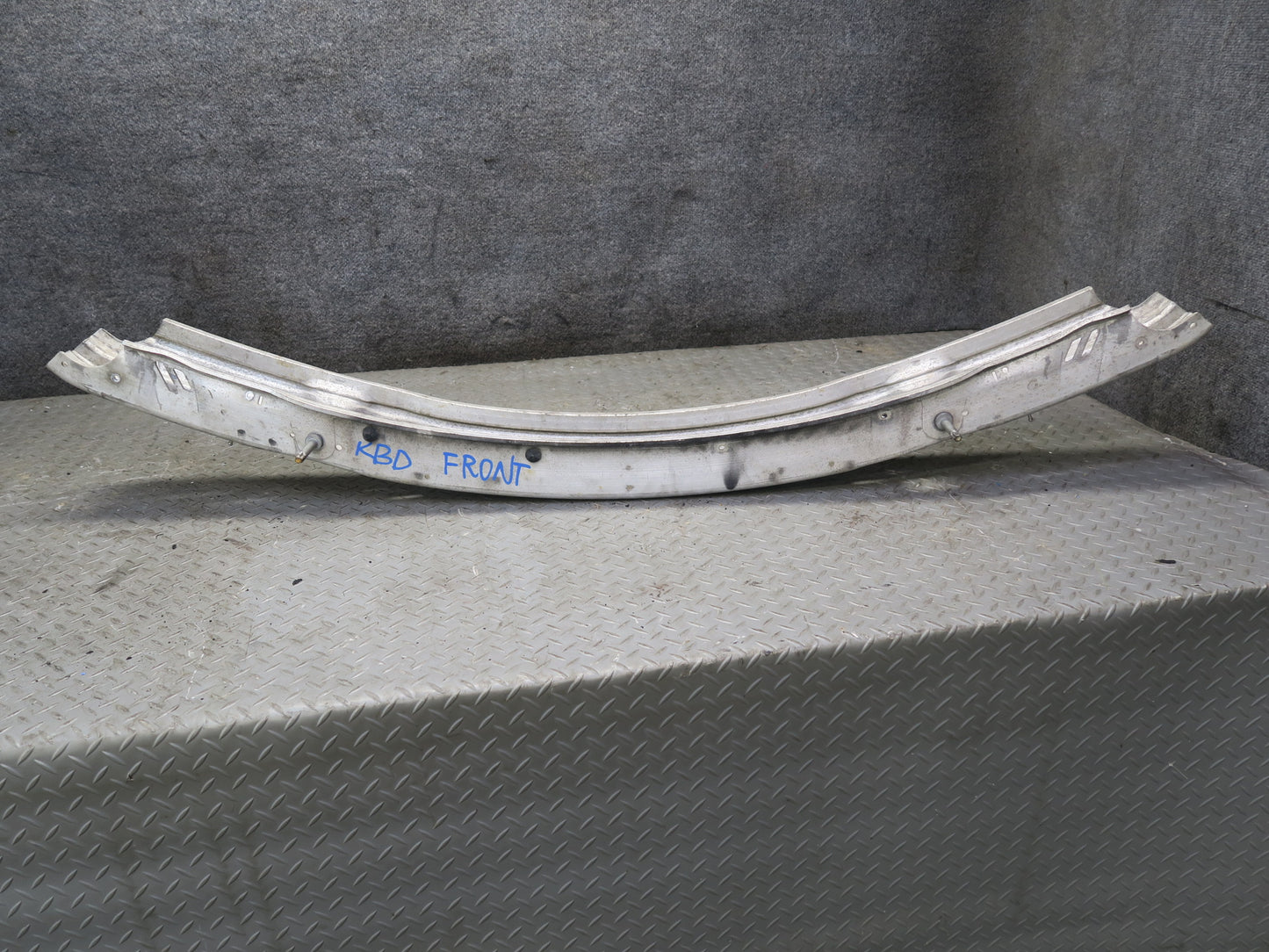 2001-2006 BMW E46 3-SERIES Front Bumper Impact Renforcement Bar 8195300