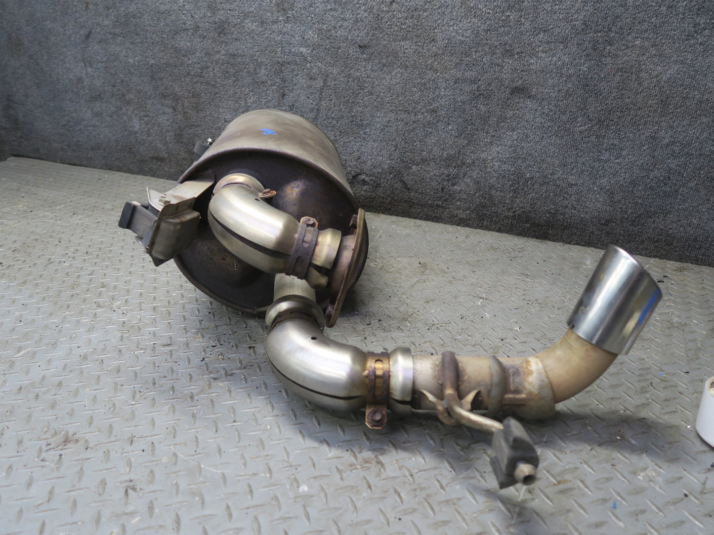 00-02 Toyota MR2 Spyder ZZW30L Rear Exhaust Muffler w Tip OEM