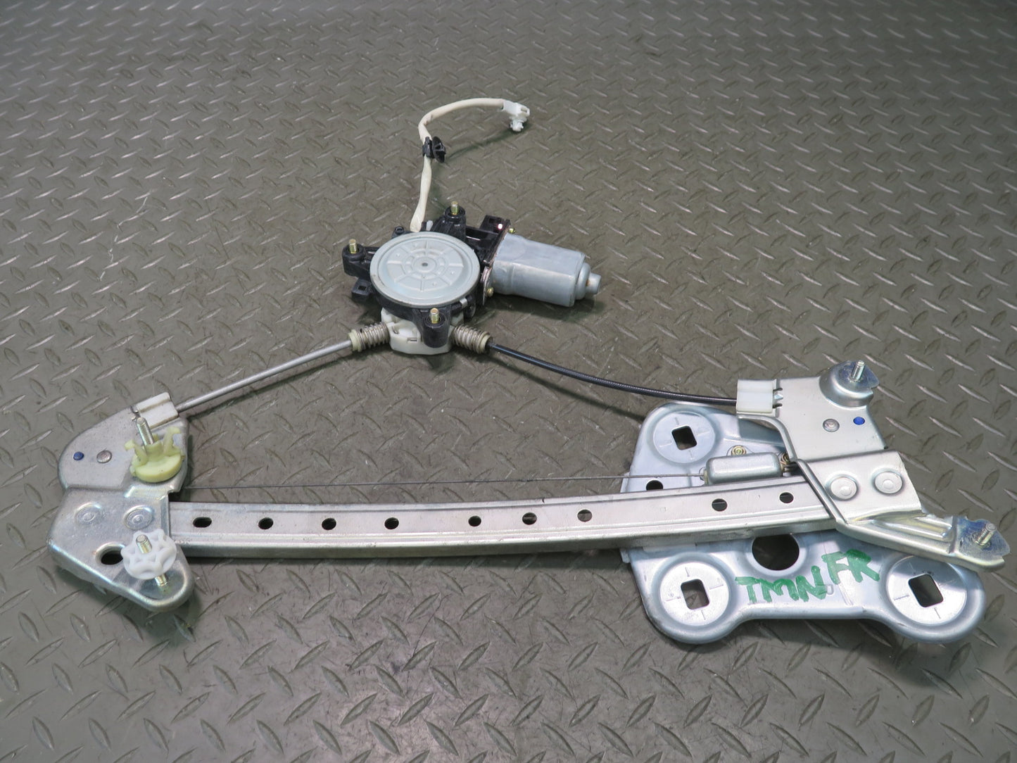 00-05 Toyota MR2 Spyder ZZW30L Right Door Window Regulator w Motor OEM