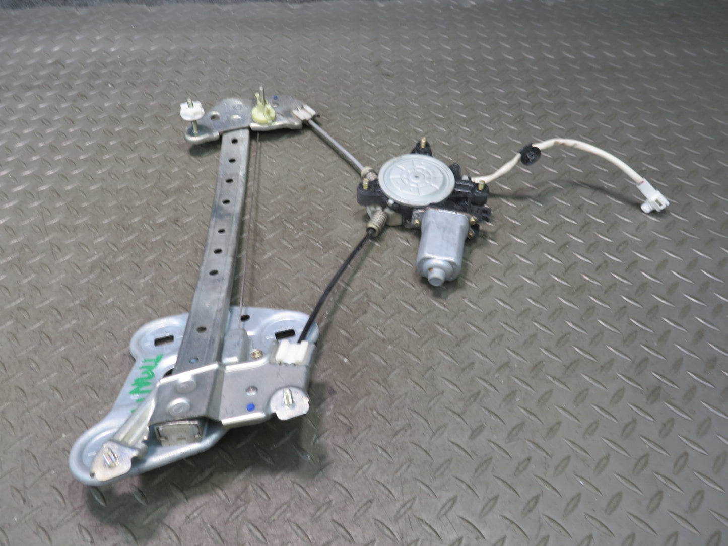 00-05 Toyota MR2 Spyder ZZW30L Right Door Window Regulator w Motor OEM
