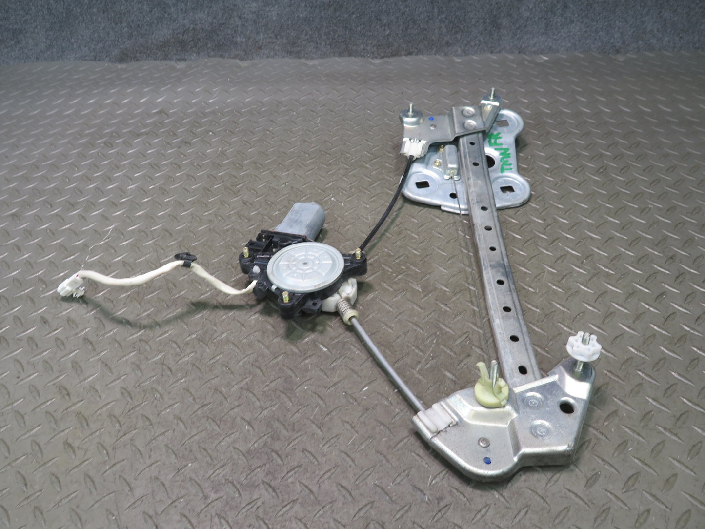 00-05 Toyota MR2 Spyder ZZW30L Right Door Window Regulator w Motor OEM