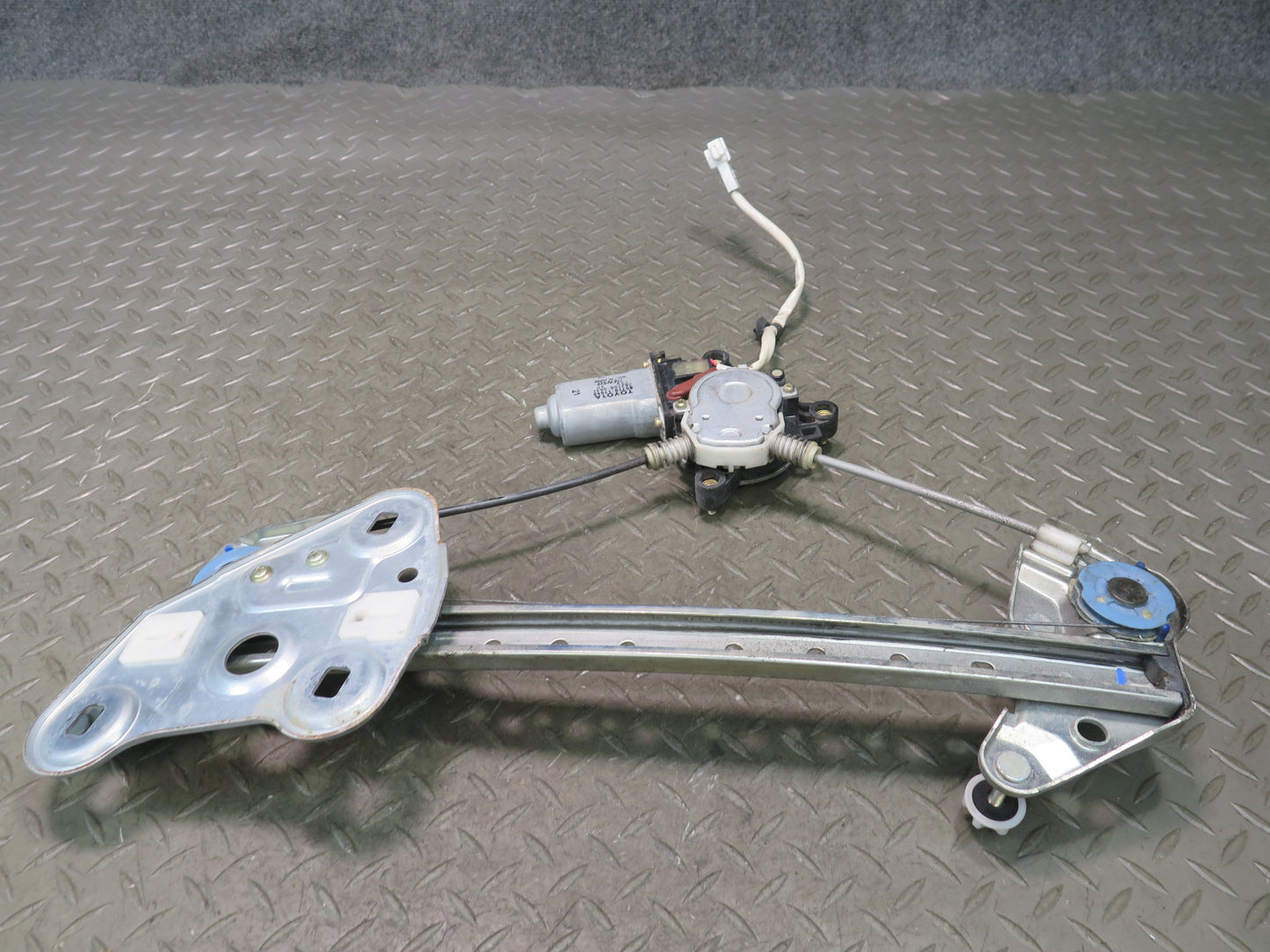 00-05 Toyota MR2 Spyder ZZW30L Right Door Window Regulator w Motor OEM