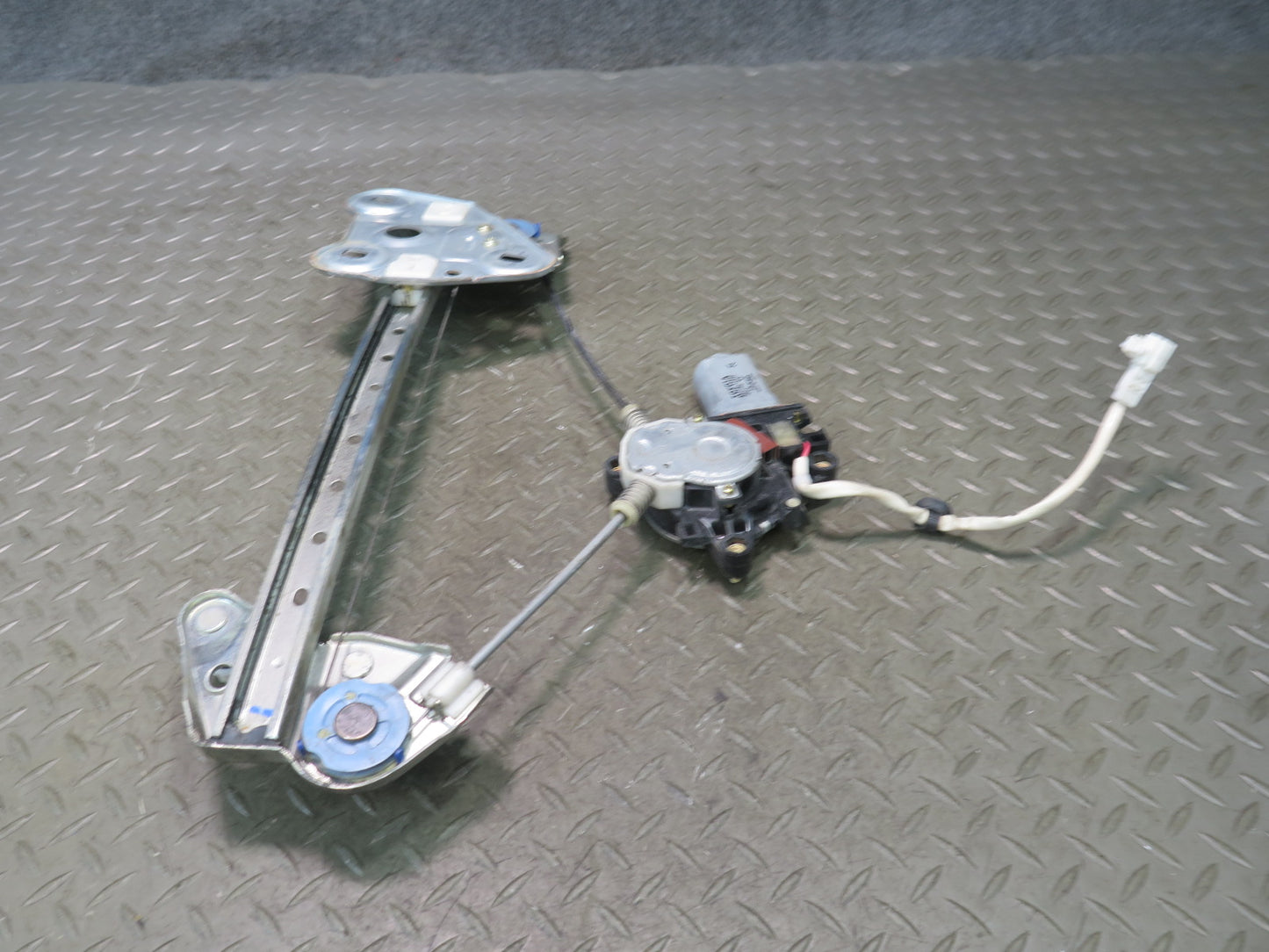 00-05 Toyota MR2 Spyder ZZW30L Right Door Window Regulator w Motor OEM