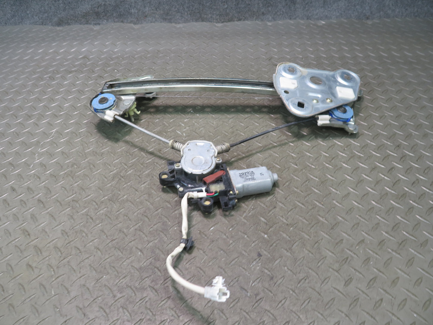 00-05 Toyota MR2 Spyder ZZW30L Right Door Window Regulator w Motor OEM