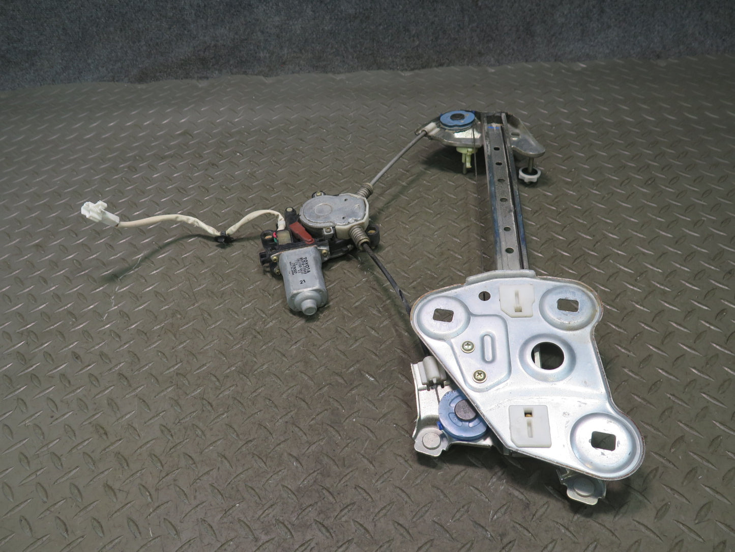 00-05 Toyota MR2 Spyder ZZW30L Right Door Window Regulator w Motor OEM