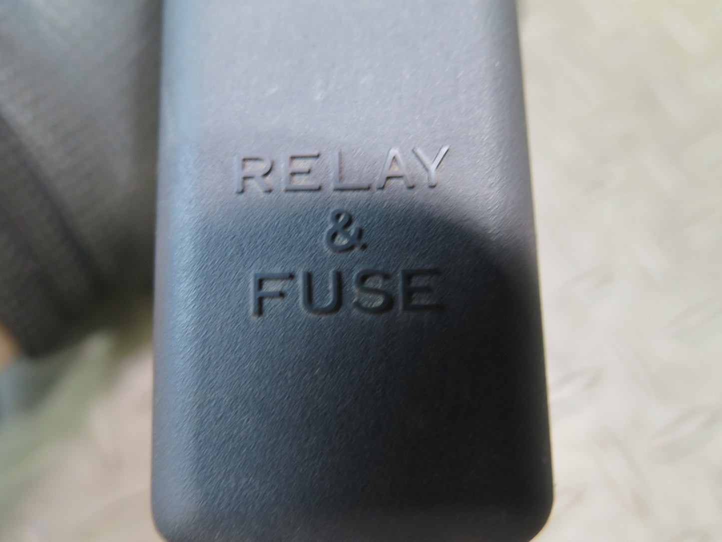 00-05 Toyota MR2 Spyder Interior Fuse Relay Box Module OEM
