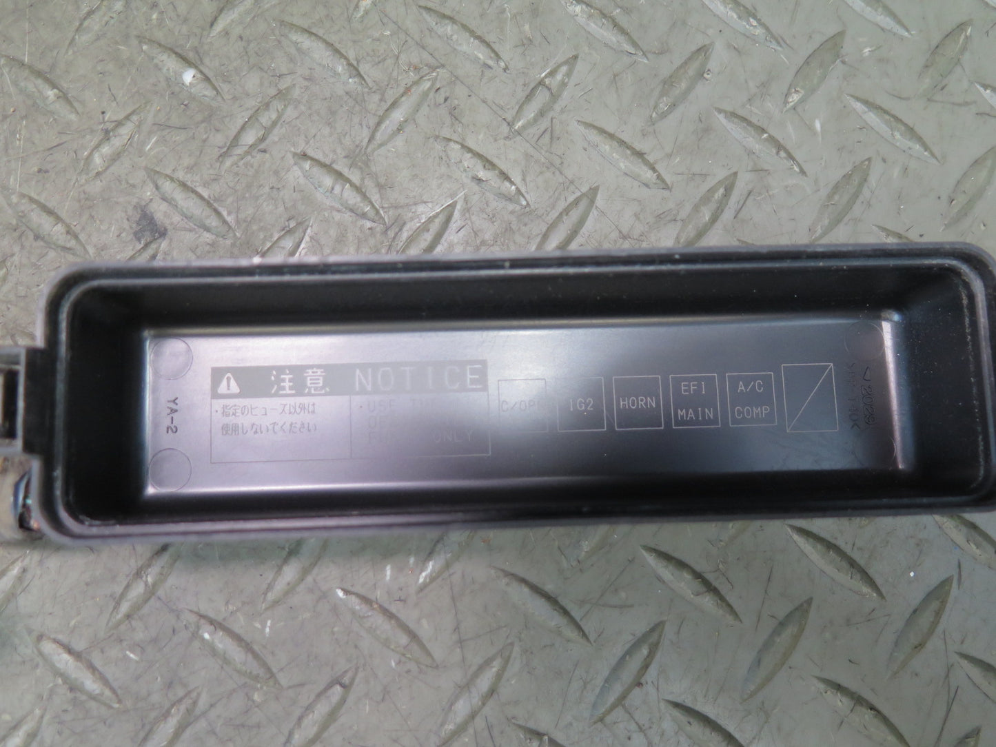 00-05 Toyota MR2 Spyder Interior Fuse Relay Box Module OEM