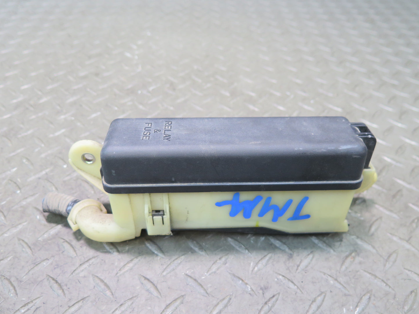 00-05 Toyota MR2 Spyder Interior Fuse Relay Box Module OEM