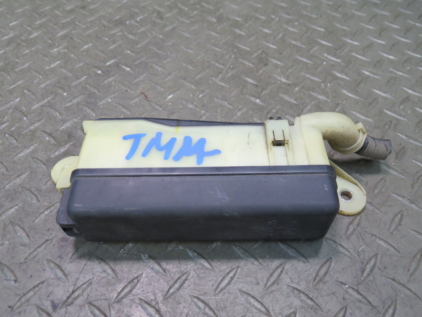 00-05 Toyota MR2 Spyder Interior Fuse Relay Box Module OEM