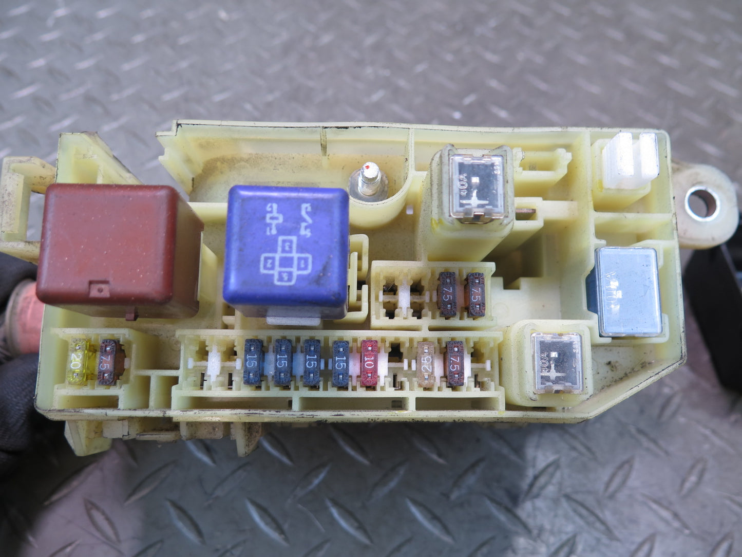 00-02 Toyota MR2 Spyder ZZW30L Engine Bay Main Fuse Relay Box Module OEM