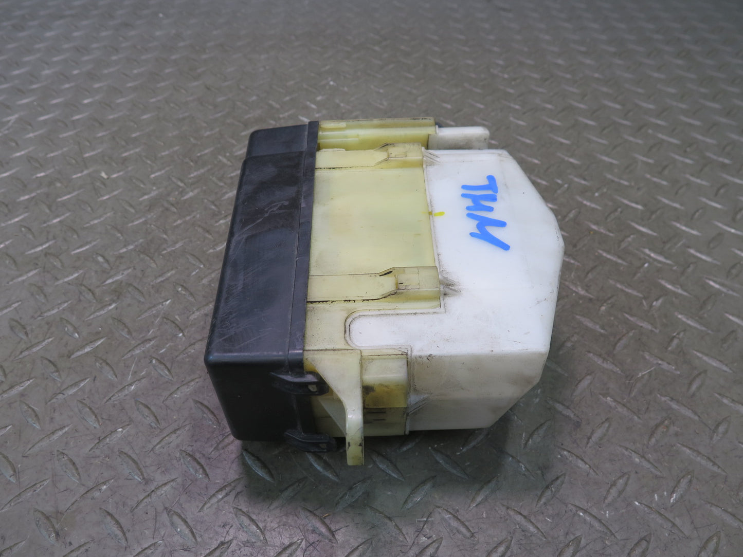 00-02 Toyota MR2 Spyder ZZW30L Engine Bay Main Fuse Relay Box Module OEM