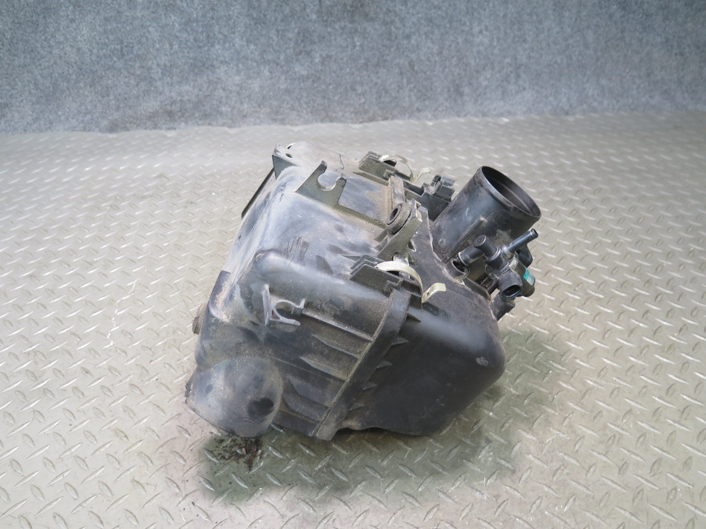 00-05 Toyota MR2 Spyder ZZW30L Air Intake Cleaner Filter Box w Sensor OEM