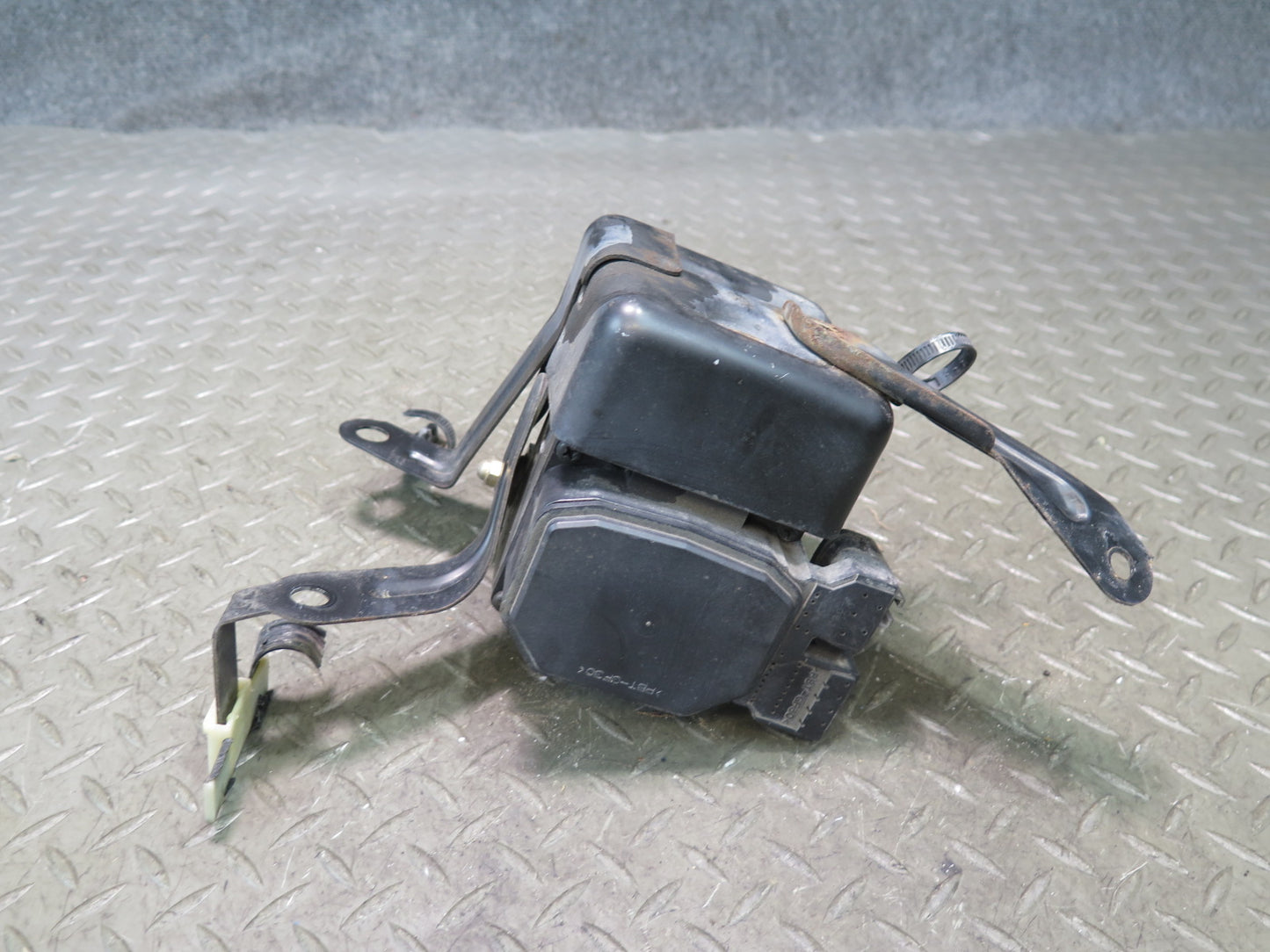 00-02 Toyota MR2 Spyder ZZW30L Anti Lock Brake ABS Pump Module 44510-17080 OEM