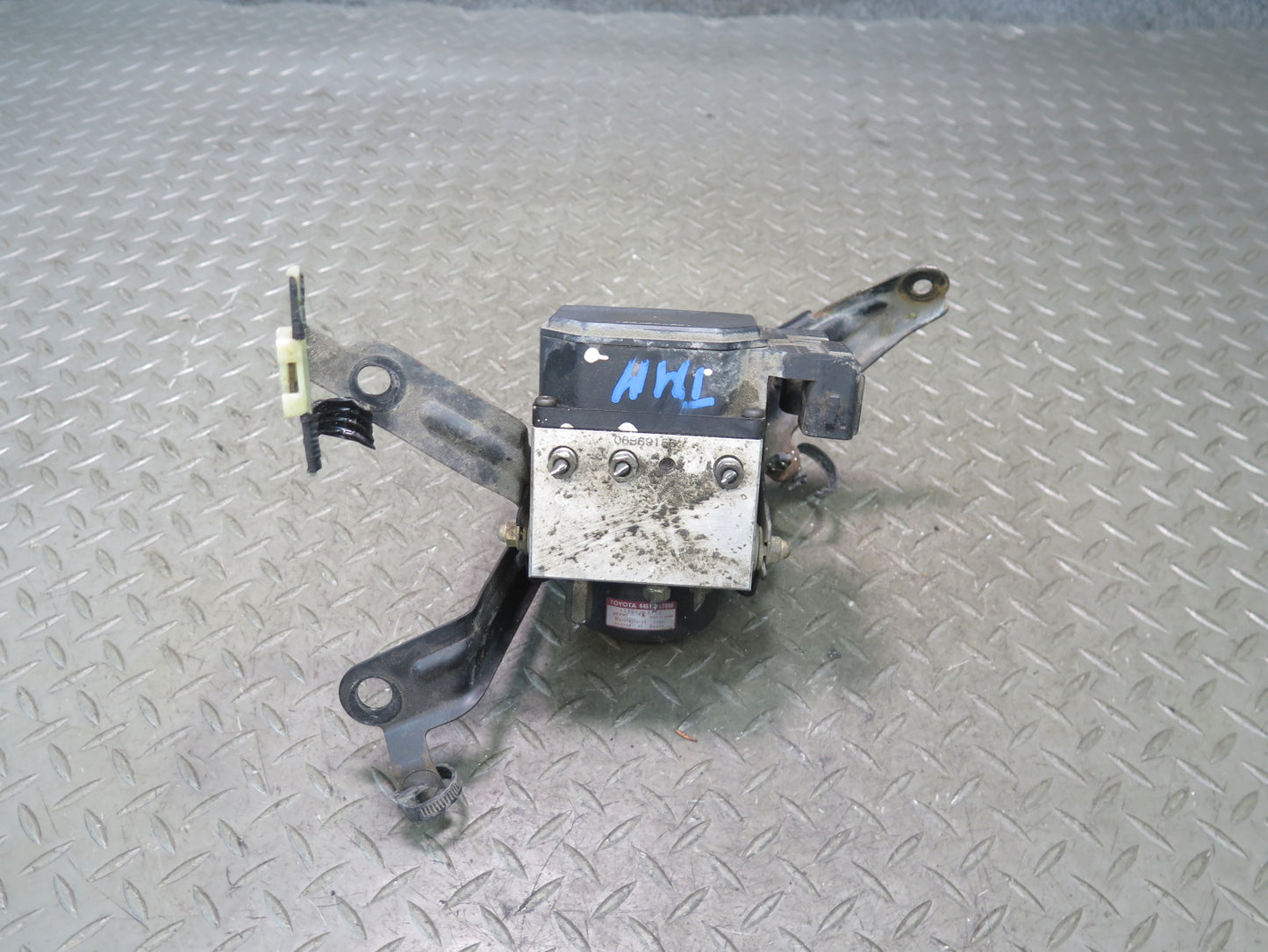 00-02 Toyota MR2 Spyder ZZW30L Anti Lock Brake ABS Pump Module 44510-17080 OEM