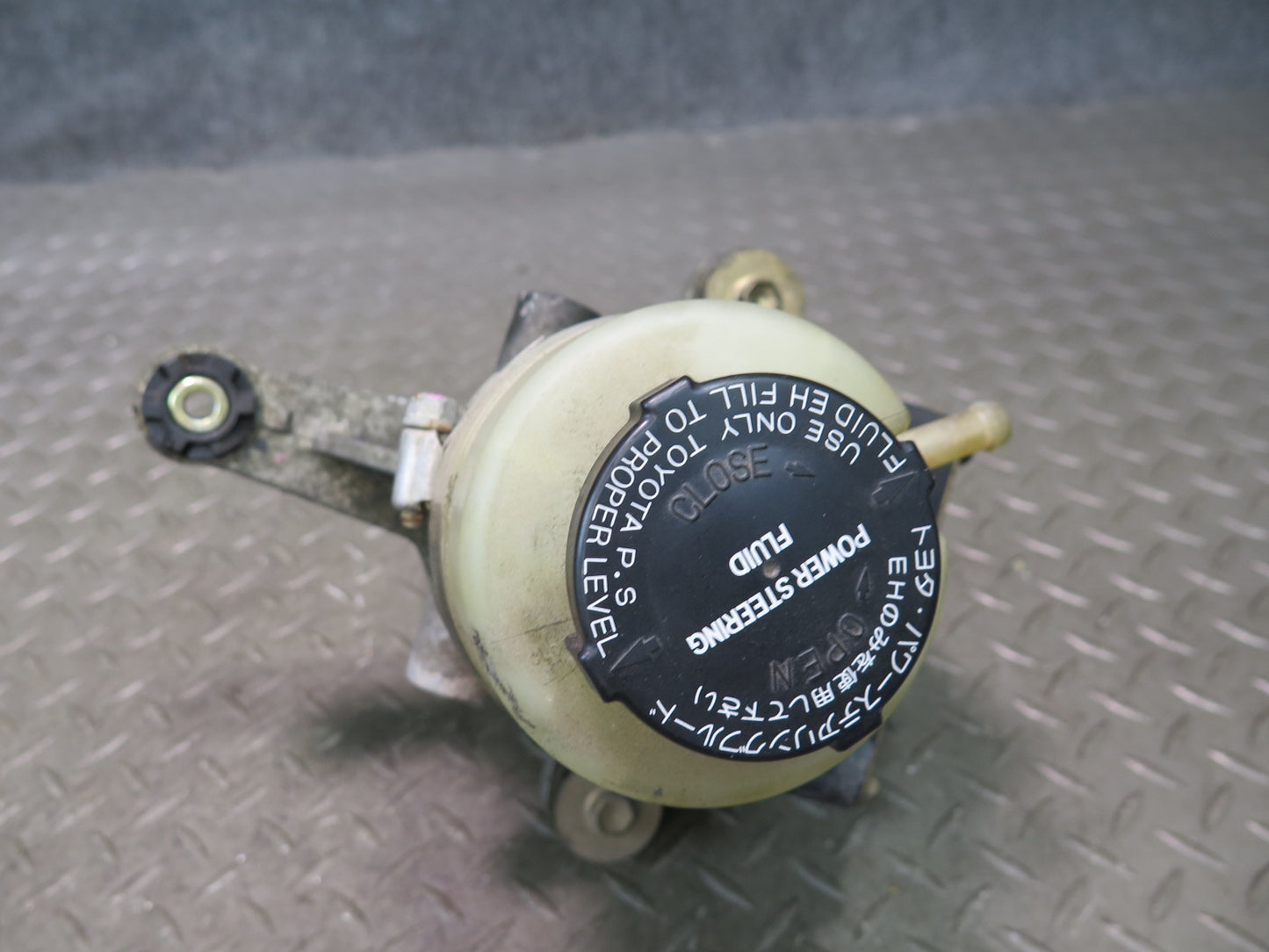 00-05 Toyota MR2 Spyder ZZW30L Power Steering Pump 89657-17010 OEM