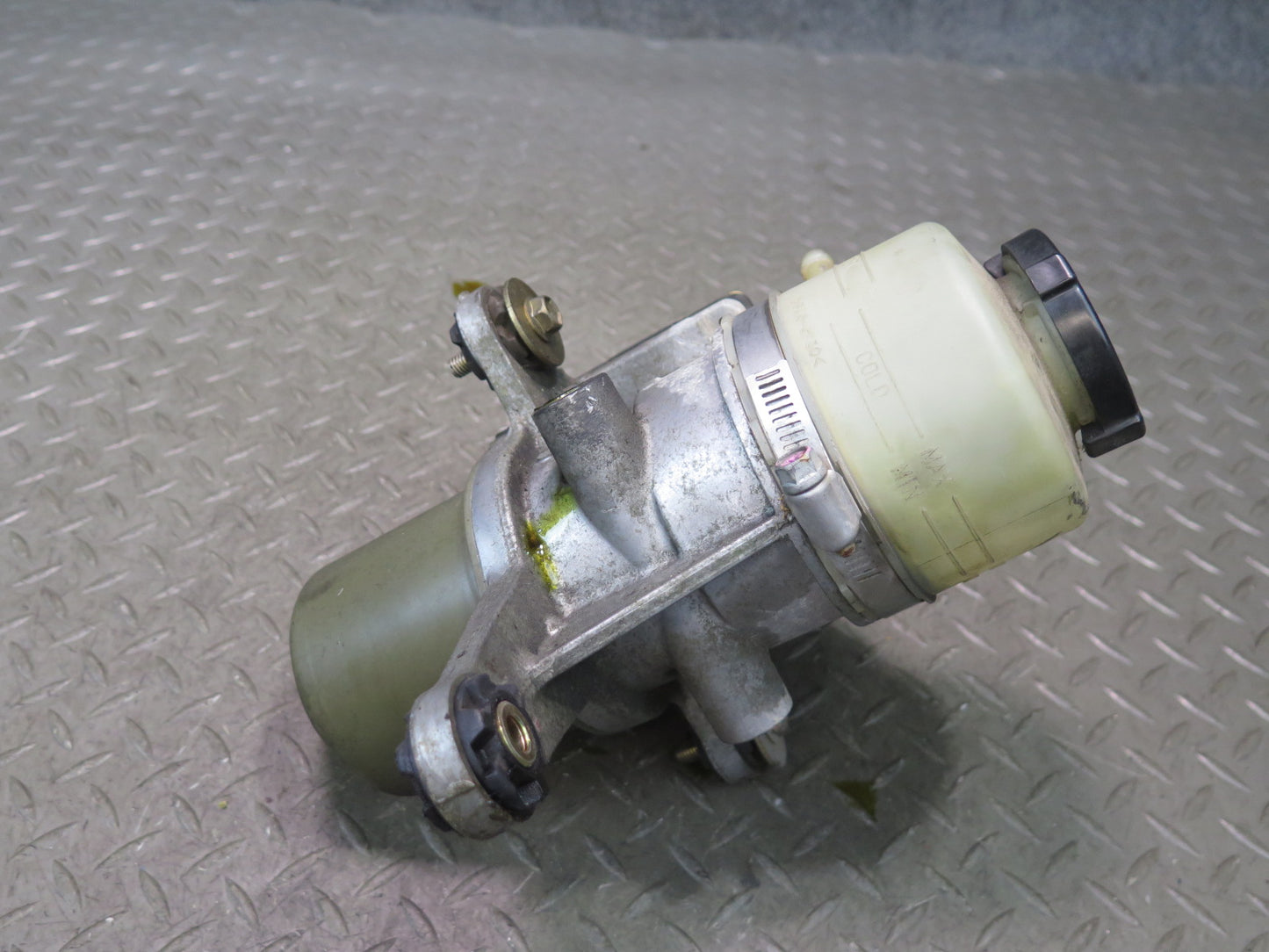 00-05 Toyota MR2 Spyder ZZW30L Power Steering Pump 89657-17010 OEM