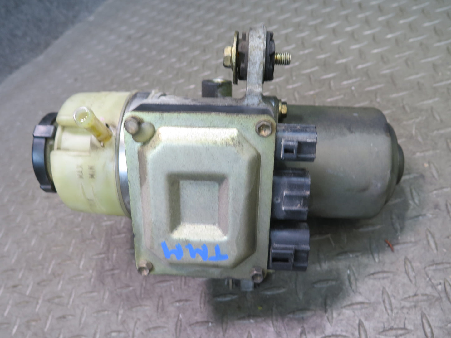 00-05 Toyota MR2 Spyder ZZW30L Power Steering Pump 89657-17010 OEM