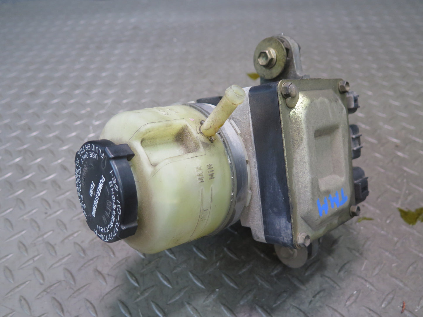 00-05 Toyota MR2 Spyder ZZW30L Power Steering Pump 89657-17010 OEM