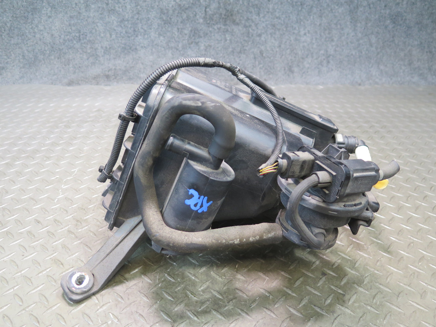 2008-2010 Porsche Cayenne 957 Fuel Evap Vapor Charcoal Canister 7L0201801AA