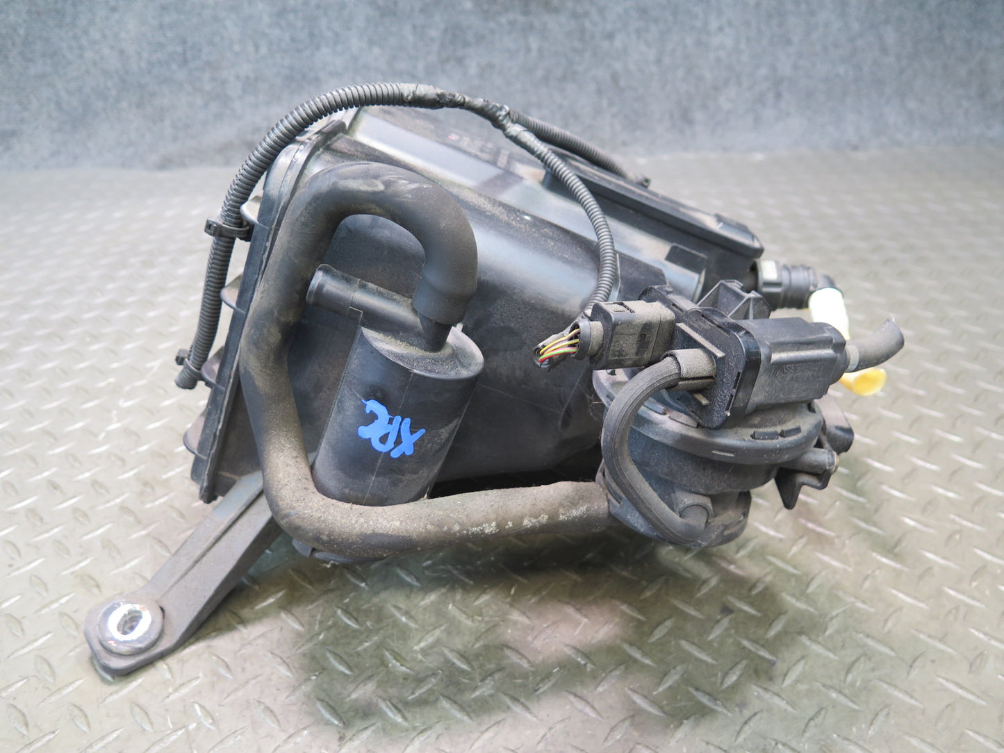 2008-2010 Porsche Cayenne 957 Fuel Evap Vapor Charcoal Canister 7L0201801AA