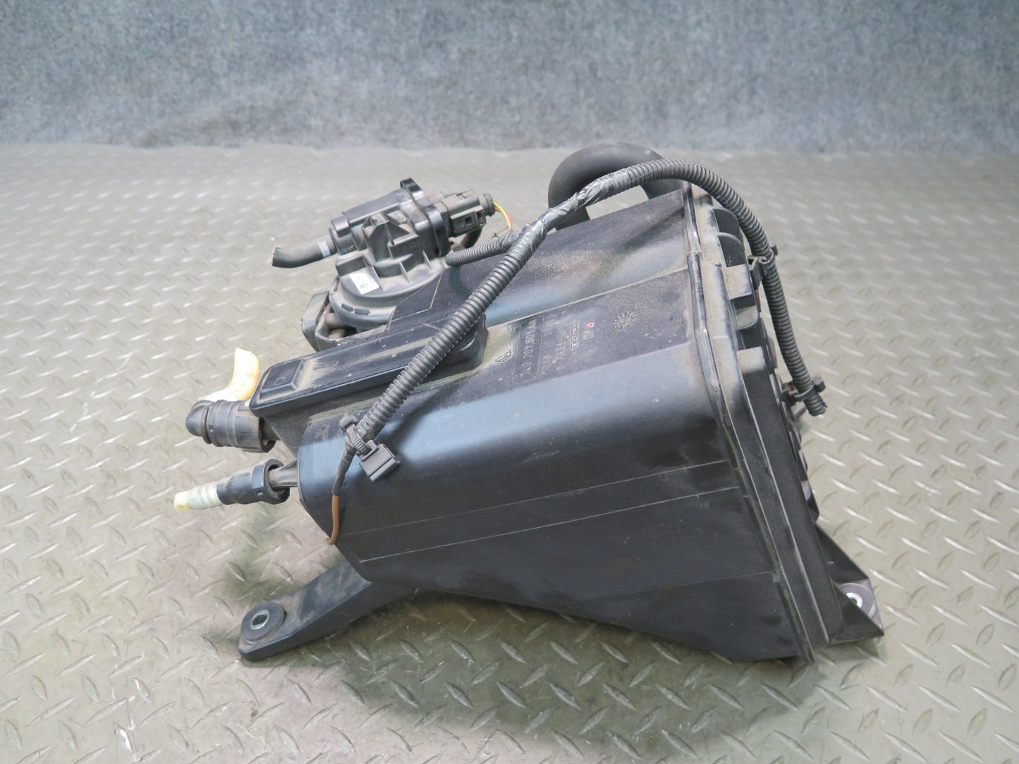 2008-2010 Porsche Cayenne 957 Fuel Evap Vapor Charcoal Canister 7L0201801AA